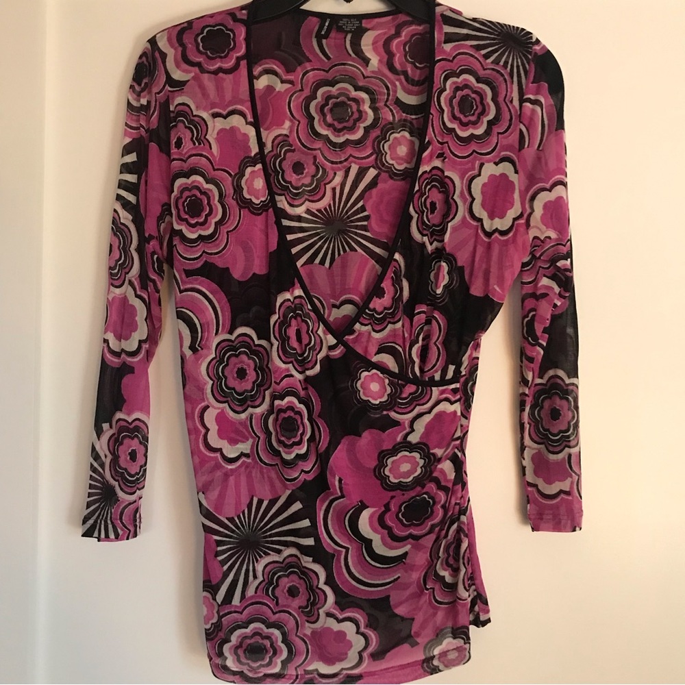 ynn Ritchie, Geometric Floral Print, 3/4 Sleeve, V-Neck Contemporary Top